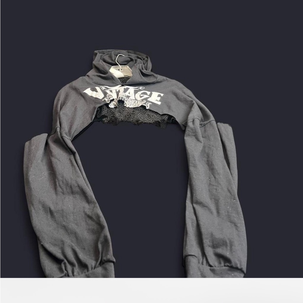 Gray Long Sleeve Crop Top with Graphic